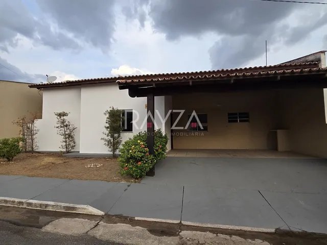 Imagem: A casa possui 3 Dormitórios, 2 Suítes, 1 Banheiro, 4