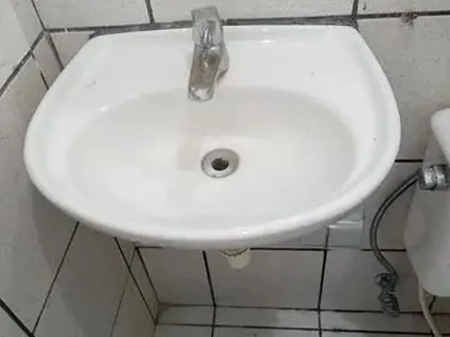 Imagem 15: Sala com 60M², 01 Banheiro, 01 Sala. Paralela a Av. Heráclito Graça, Bem Próximo Ao