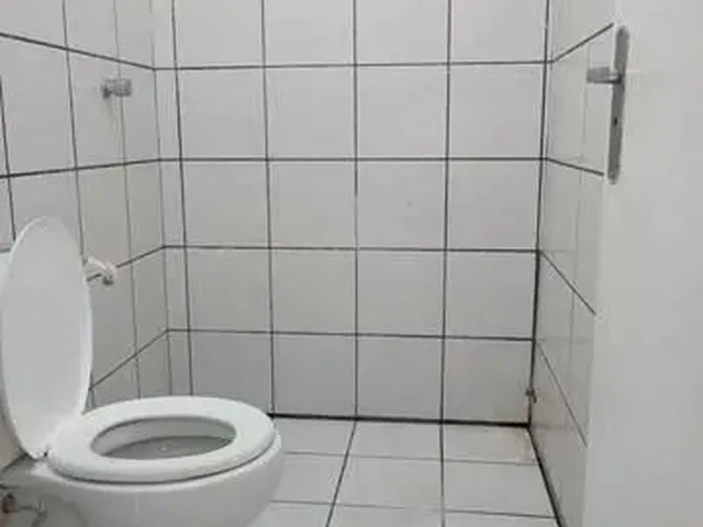 Imagem 3: Sala com 60M², 01 Banheiro, 01 Sala. Paralela a Av. Heráclito Graça, Bem Próximo Ao