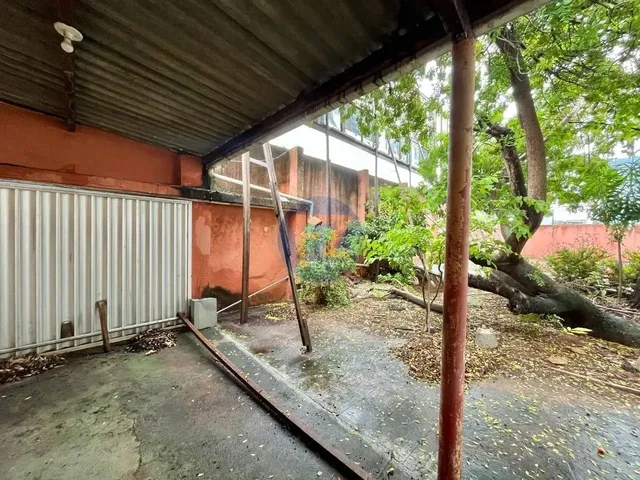 Imagem 3: Casa Comercial de Esquina em Corredor de Atividade