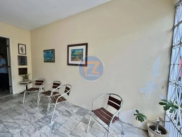 Imagem 2: Casa Comercial de Esquina em Corredor de Atividade