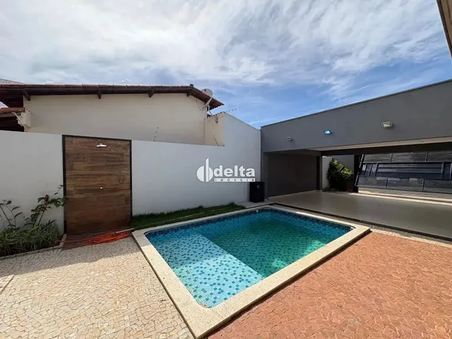 Imagem: Casa Residencial com 3 Suítes Disponível