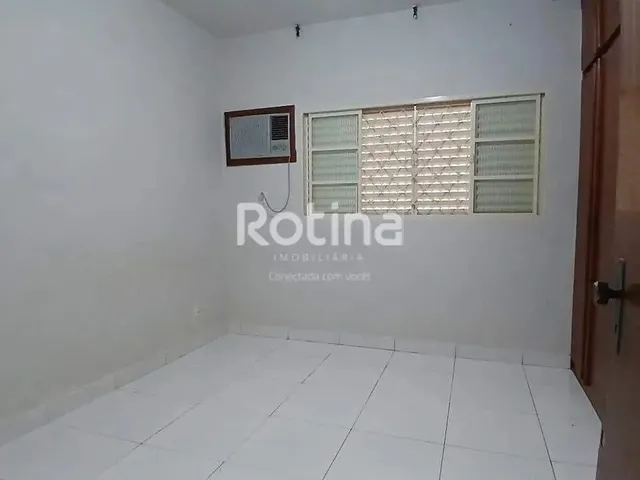 Imagem 2: Casa para Alugar, 3 Quartos, São Jorge - Uberlândia/Mg - Rotina Imobiliária