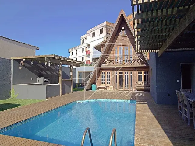 Imagem 7: Imóvel para Venda Possui 250 Metros Quadrados com 5 Quartos em Enseada Azul - Guarapari