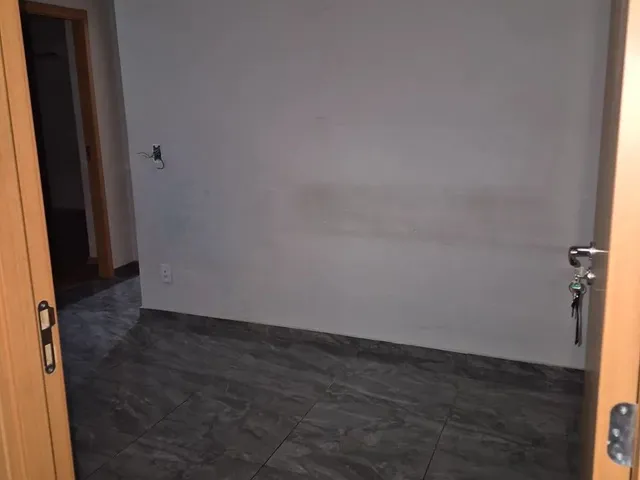 Imagem: O apartamento possui 2 Dormitórios, 1 Banheiro, 1 Vaga na