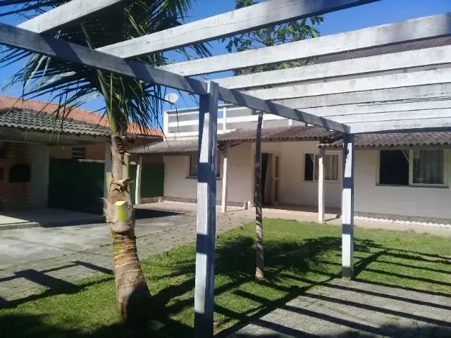 Imagem: Casa em Itaipuaçu em Rua Fechada com Portão