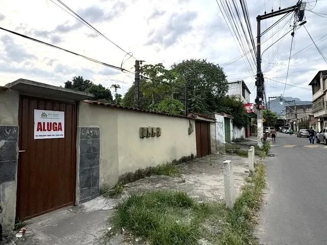 Imagem: A casa possui 5 Dormitórios, 3 Banheiros, 4 Vagas na