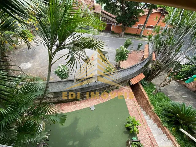 Imagem: A casa possui 5 Dormitórios, 3 Suítes, 6 Banheiros, 3