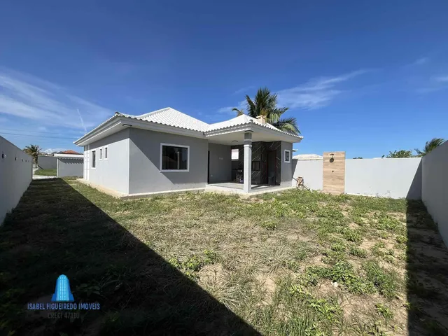 Imagem: A casa possui 3 Dormitórios, 1 Suíte, 2 Banheiros, 315m²