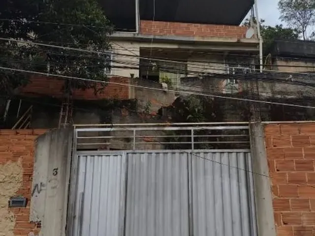 Imagem: A casa possui 3 Dormitórios, 3 Banheiros, 3 Vagas na