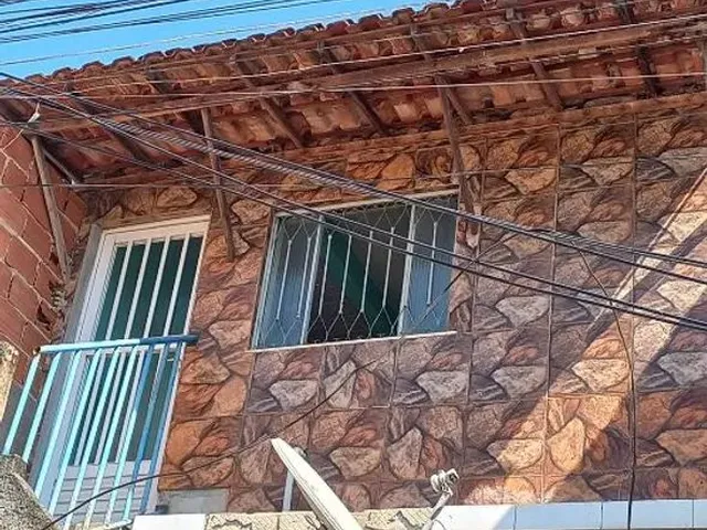 Imagem: Vende_Se Uma Casa e Uma Kitnet