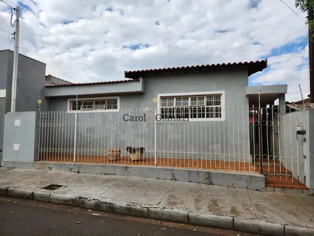 Imagem: A casa possui 3 Dormitórios, 1 Suíte, 2 Banheiros, 1 Vaga