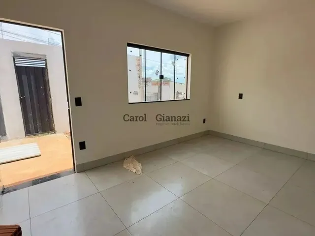 Imagem: A casa possui 2 Dormitórios, 1 Banheiro, 1 Vaga na