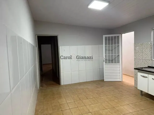 Imagem: A casa possui 2 Dormitórios, 2 Banheiros, 1 Vaga na