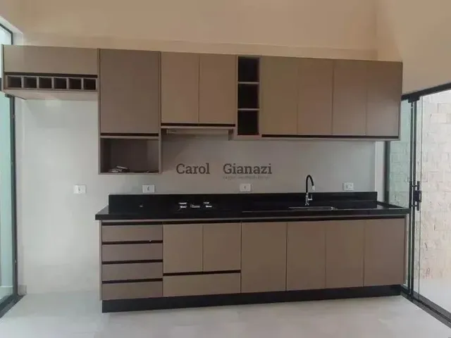 Imagem: A casa possui 3 Dormitórios, 1 Suíte, 2 Banheiros, 2