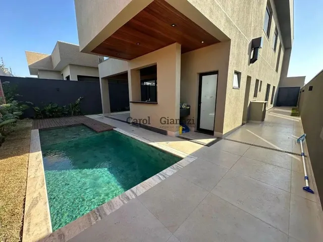 Imagem: A casa possui 3 Dormitórios, 3 Suítes, 3 Banheiros, 2