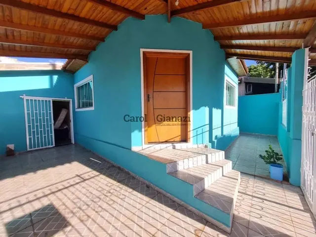 Imagem: A casa possui 2 Dormitórios, 1 Banheiro, 3 Vagas na