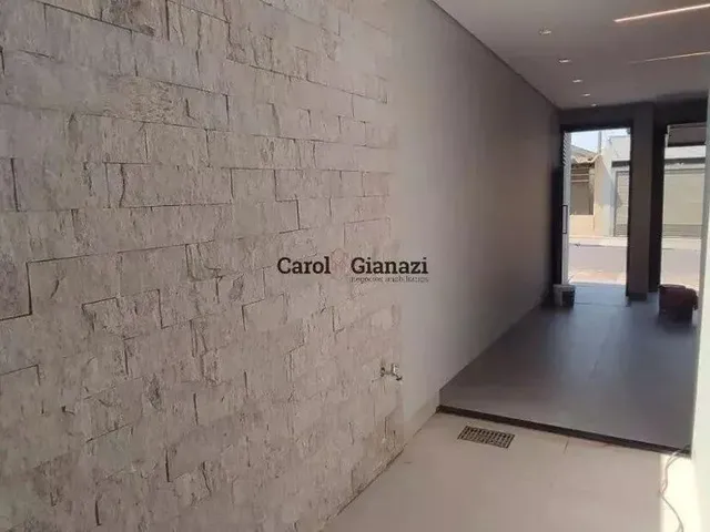 Imagem: A casa possui 2 Dormitórios, 1 Suíte, 2 Banheiros, 2