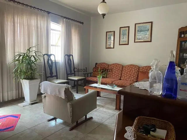 Imagem: A casa possui 3 Dormitórios, 1 Suíte, 2 Banheiros, 2