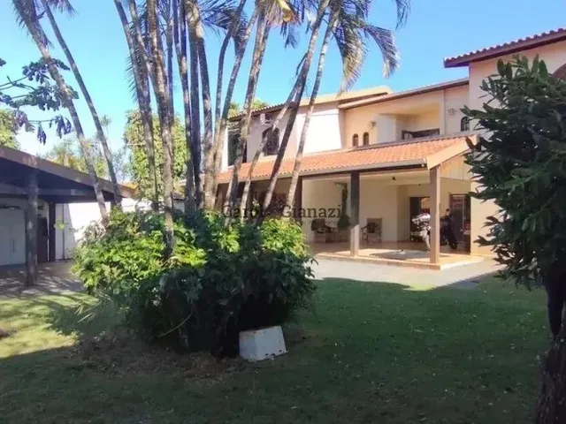 Imagem: A casa possui 5 Dormitórios, 5 Banheiros, 5 Vagas na