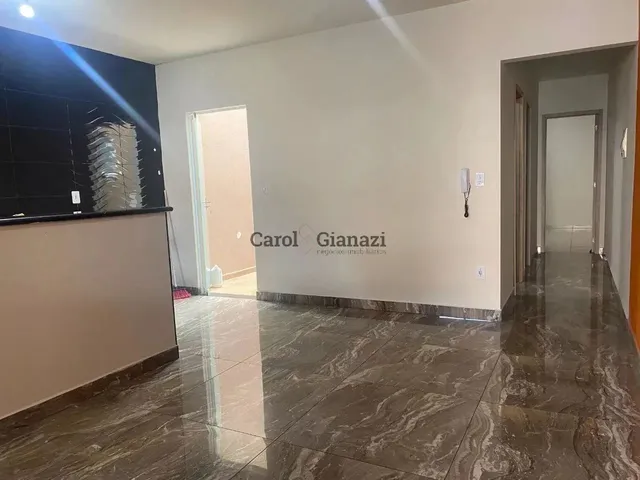Imagem: A casa possui 2 Dormitórios, 1 Banheiro, 1 Vaga na