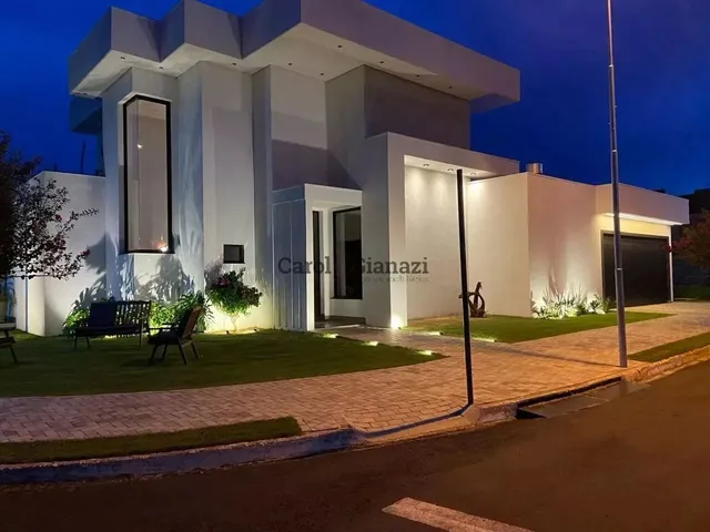 Imagem: A casa possui 3 Dormitórios, 3 Suítes, 4 Banheiros,
