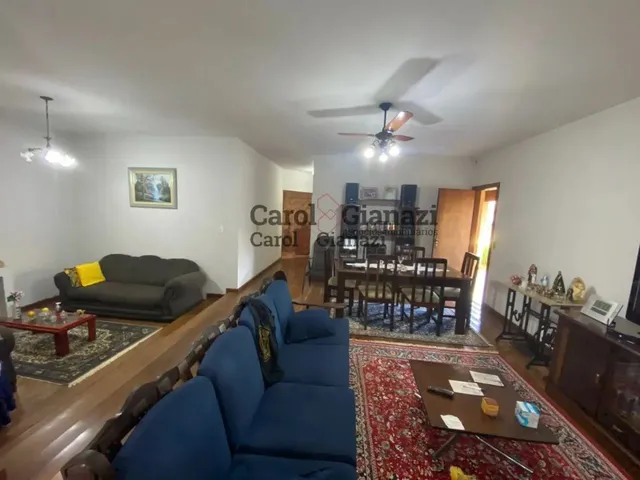 Imagem: A casa possui 3 Dormitórios, 1 Suíte, 1 Banheiro, 2 Vagas