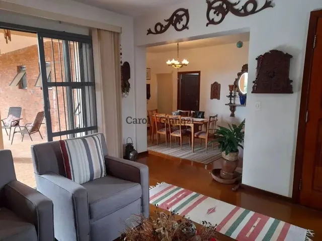 Imagem: A casa possui 3 Dormitórios, 1 Suíte, 3 Banheiros, 4