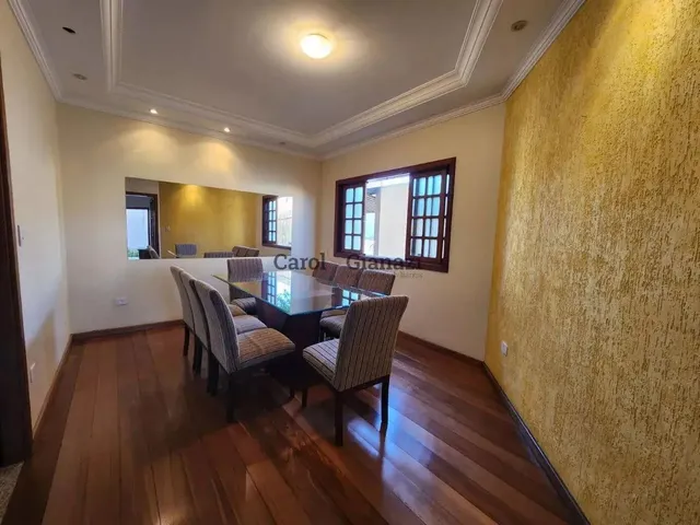 Imagem: A casa possui 4 Dormitórios, 2 Suítes, 2 Banheiros, 3