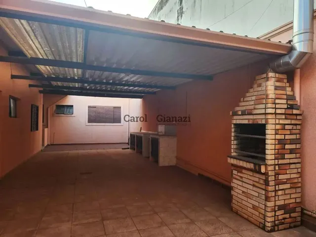 Imagem: A casa possui 4 Dormitórios, 2 Suítes, 2 Banheiros, 2