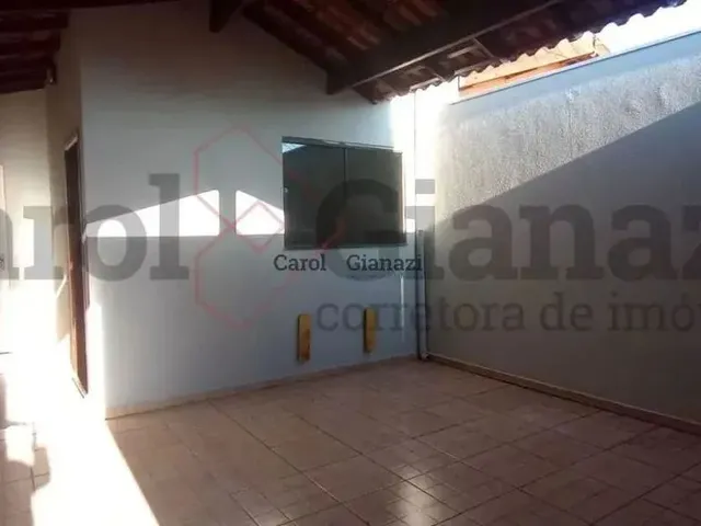 Imagem: A casa possui 3 Dormitórios, 1 Suíte, 1 Banheiro, 1 Vaga