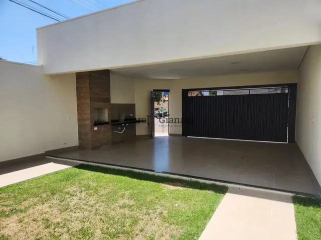 Imagem: A casa possui 3 Dormitórios, 1 Suíte, 2 Banheiros, 2