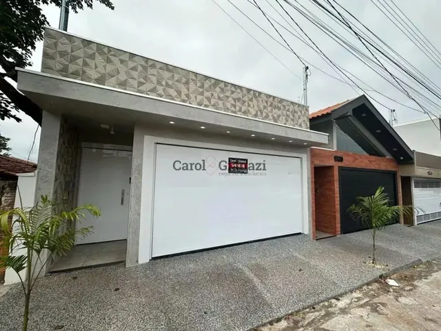 Imagem: A casa possui 3 Dormitórios, 1 Suíte, 1 Banheiro, 2 Vagas