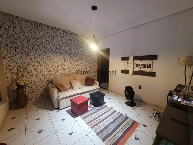 Imagem: A casa possui 2 Dormitórios, 1 Suíte, 2 Banheiros, 2