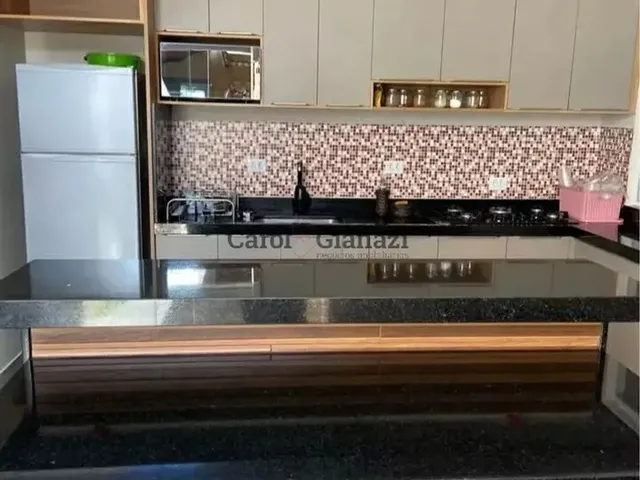 Imagem: A casa possui 2 Dormitórios, 1 Banheiro, 2 Vagas na