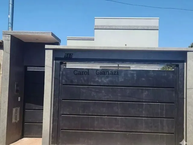 Imagem: A casa possui 2 Dormitórios, 1 Suíte, 2 Banheiros, 2