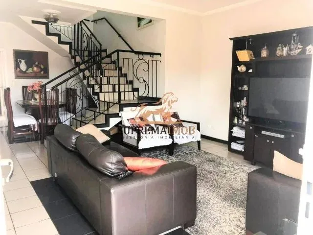 Imagem: A casa possui 4 Dormitórios, 1 Suíte, 2 Banheiros, 2