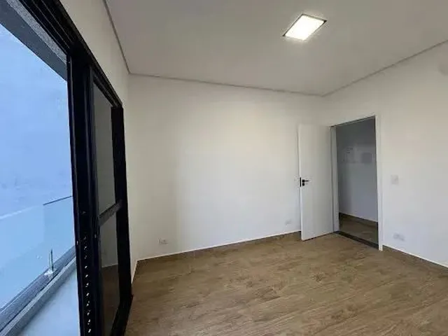 Imagem: A casa em condomínio possui 3 Dormitórios, 3 Suítes, 4