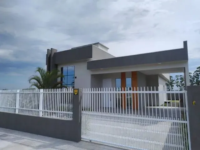 Imagem: Casa de Alto Padrão À Venda no Bairro
