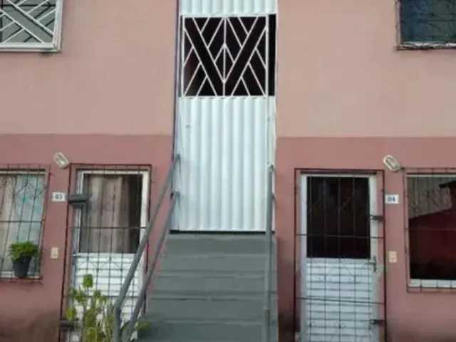 Imagem: A casa possui 2 Dormitórios, 1 Banheiro, 1 Vaga na garagem