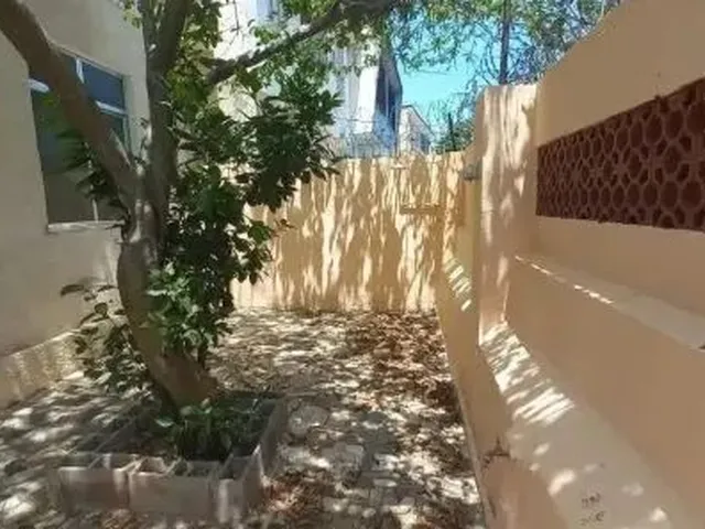 Imagem: A casa possui 2 Dormitórios, 1 Banheiro, 1 Vaga na
