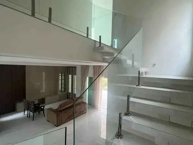 Imagem 6: Casa Duplex Semimobiliada no Condomínio Jardins da Serra, Disponível Venda e Aluguel