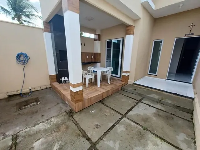Imagem: A casa possui 3 Dormitórios, 2 Banheiros, 1 Vaga na