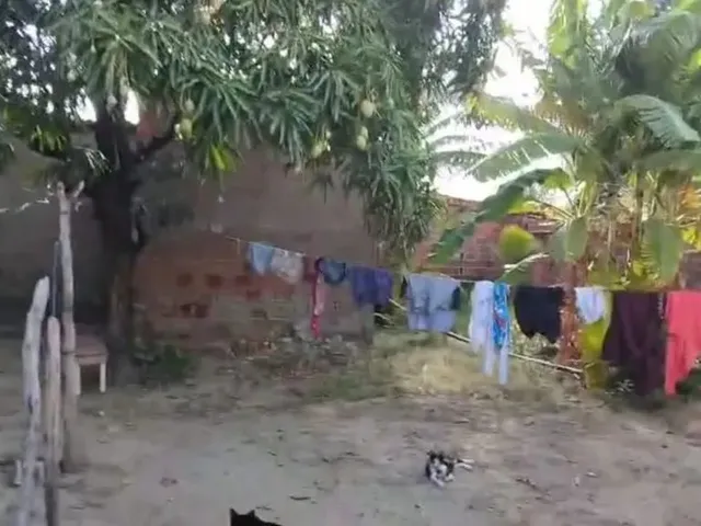 Imagem 4: Vendo Ou Troco Casa. Varanda, Área de serviço, 1 Banheiroe1...