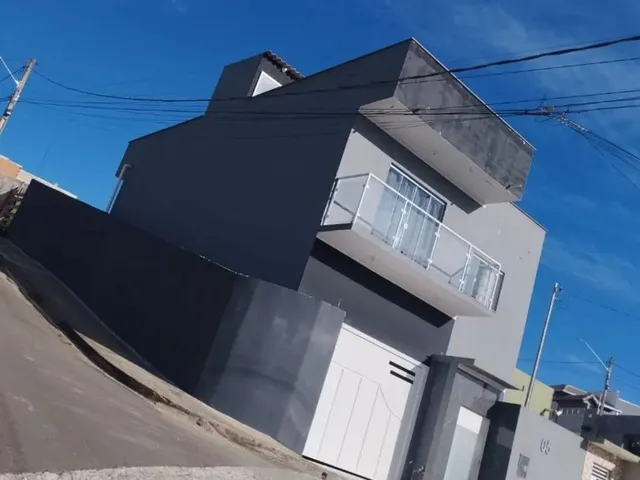 Imagem: Vende Se Esse Lindo Sobrado no por do Sol