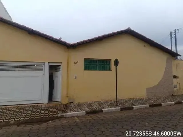 Imagem 1: Casa com 3 Quartos À Venda em Passos com Desconto de 45,05