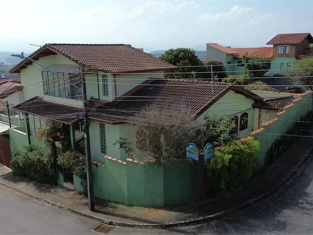 Imagem 2: Casa com 3 Quartos À Venda em Centro - Mg