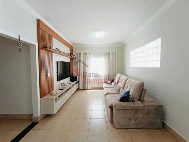 Imagem: Casa de 4 Dormitórios com Suíte e Churrasqueira