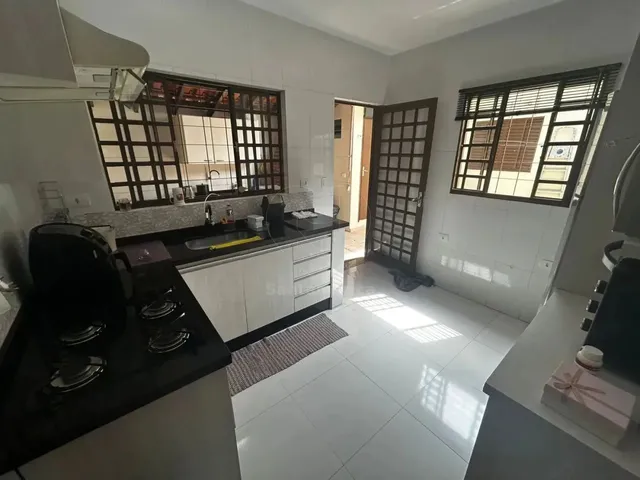 Imagem 9: Casa para Alugar no Bairro Santo Amaro em Cambé com 3 Quartos e Cozinha Planejada
