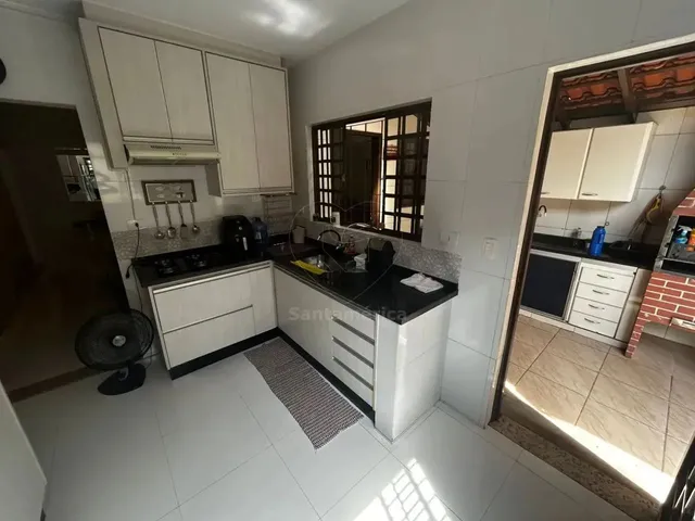 Imagem 14: Casa para Alugar no Bairro Santo Amaro em Cambé com 3 Quartos e Cozinha Planejada